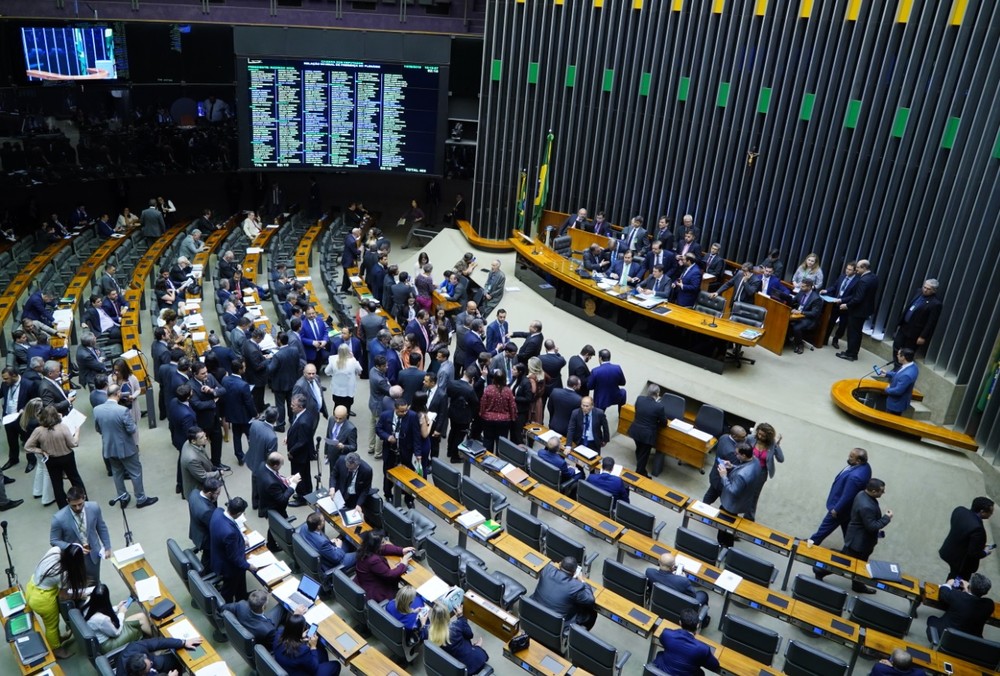 Câmara aprova texto-base de projeto que define quais situações configuram abuso de autoridade